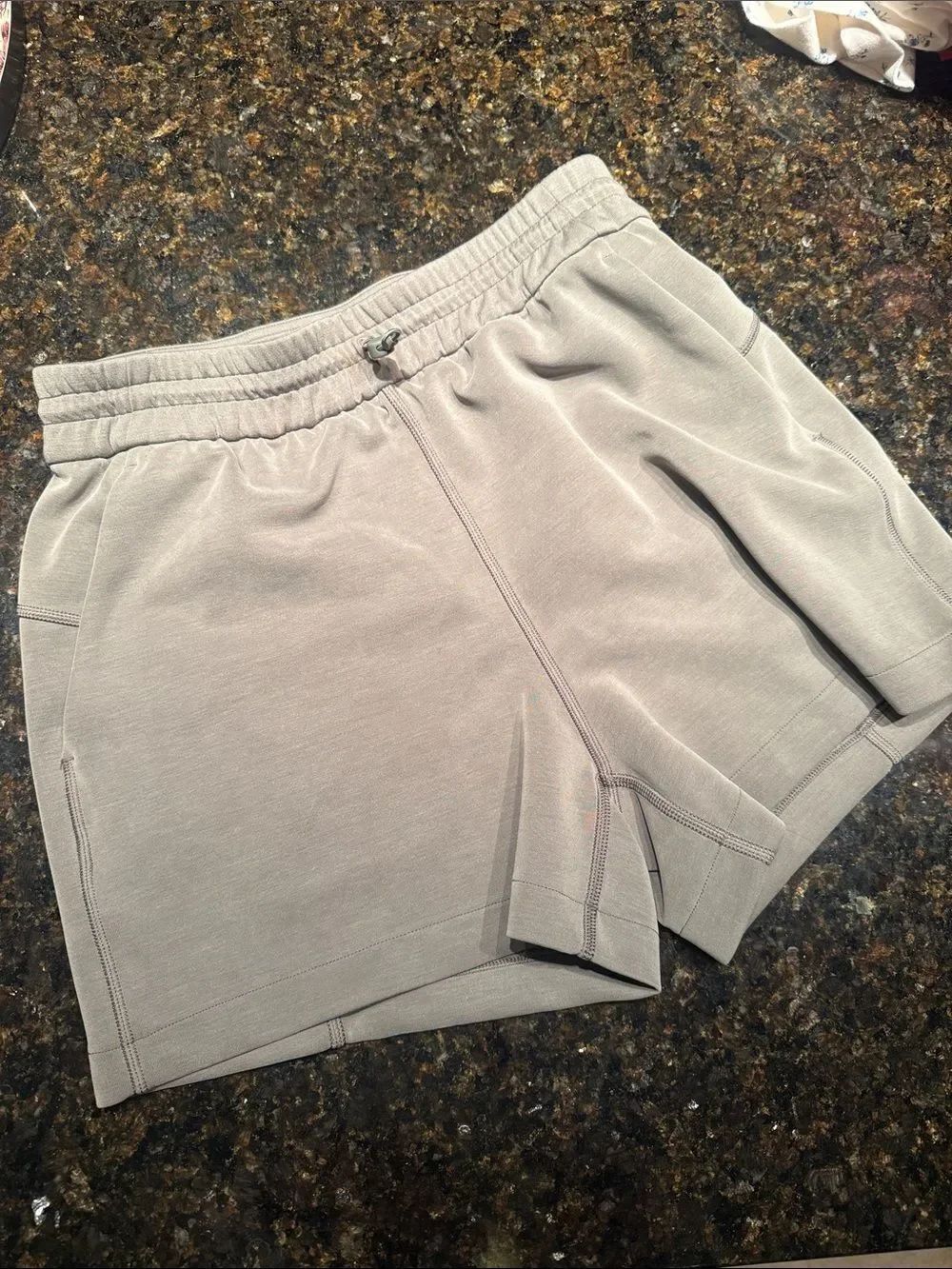 Women's Casual Lounge Shorts in Olive Green LULULEMON - Size 6 - NEVER WORN